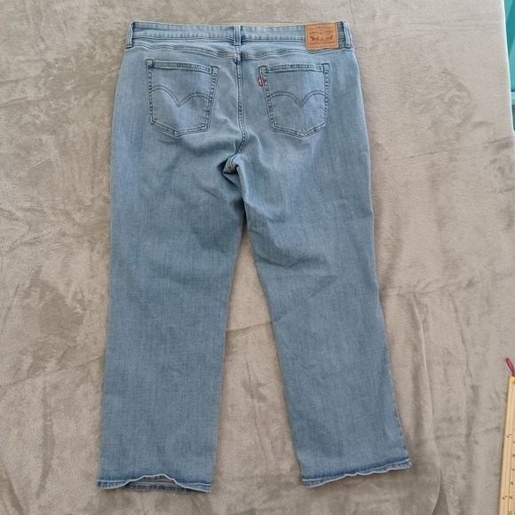 Levis‎ Boyfriend Jeans 18W Light Wash Busted Knee Straight Leg Classic Casual - Picture 2 of 8